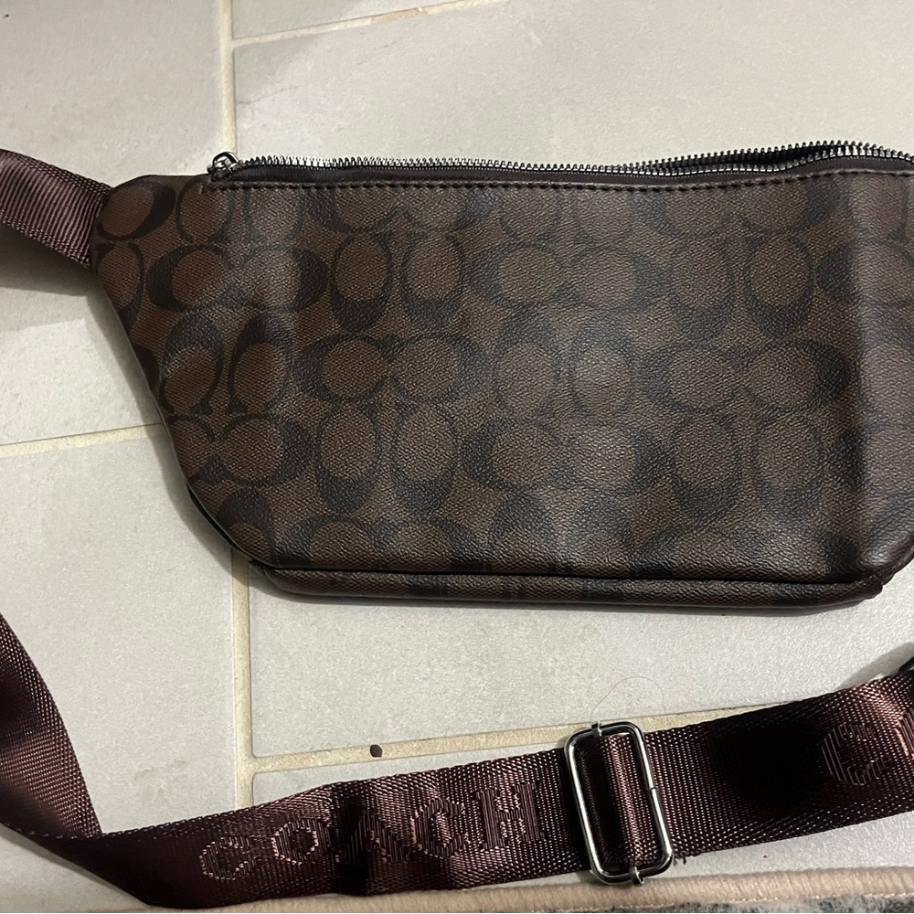 Coach Dark Brown Signature sling bag (unisex) - Picture 2 of 5